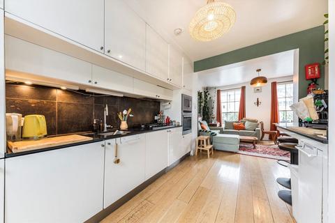 3 bedroom flat for sale, Caledonian Road, London N1