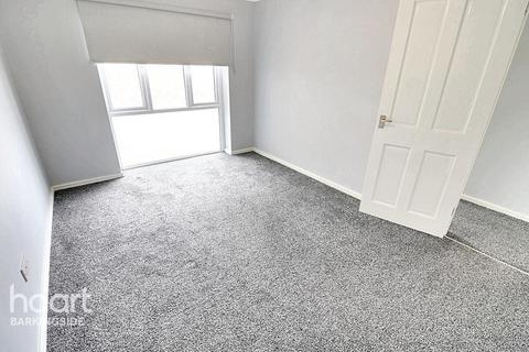 2 bedroom flat for sale, St Peters Close, Newbury Park