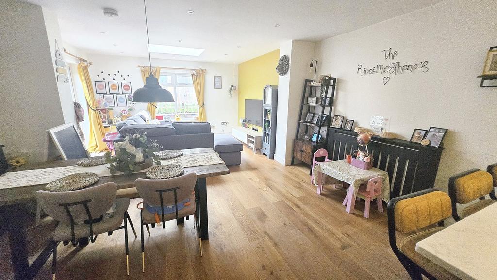 Living / Dining Area