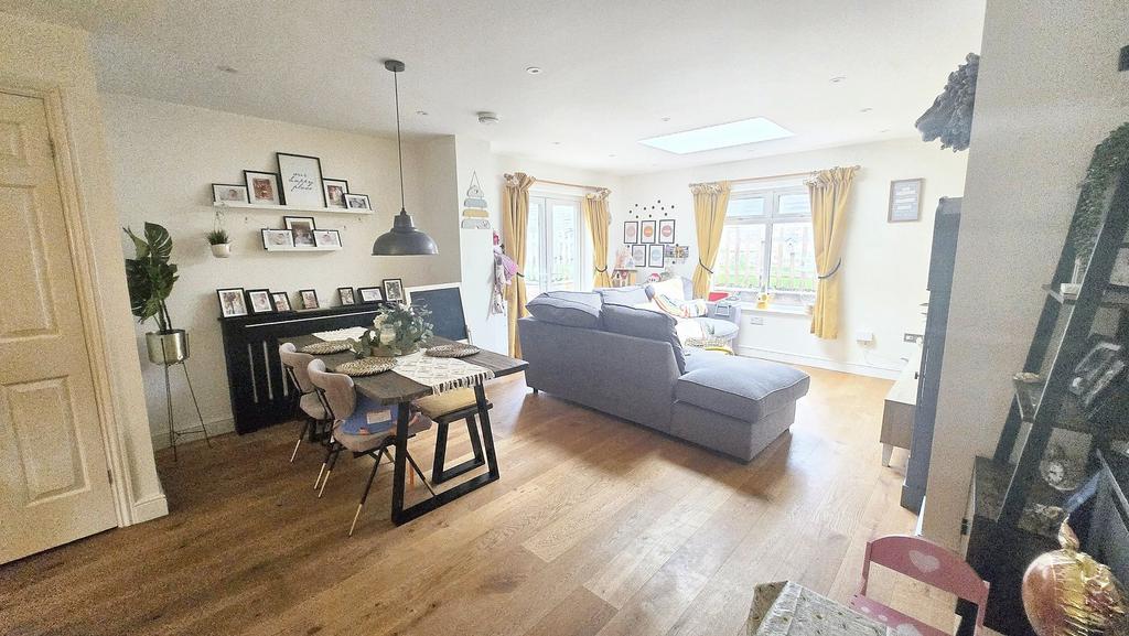 Living / Dining Area