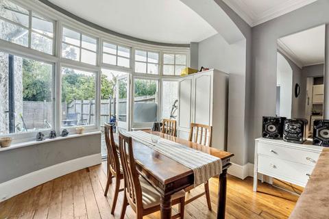 2 bedroom flat to rent, Ockley Road, London SW16