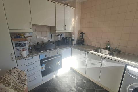 2 bedroom flat to rent, Beamsley House, BD18 3BL