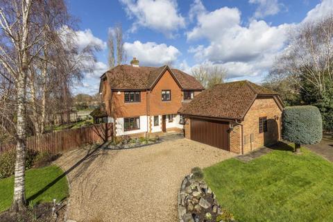 3 Anners Close, Egham, TW20 8UU