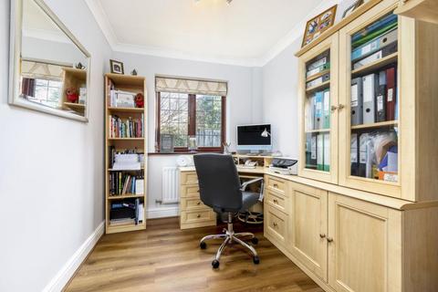 3 Anners Close, Egham, TW20 8UU