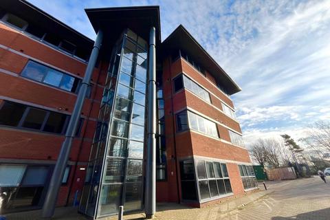 2 bedroom apartment to rent, Balmoral House, Salford M5