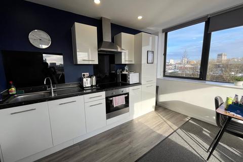2 bedroom apartment to rent, Balmoral House, Salford M5