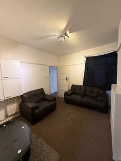 3 bedroom flat to rent, Rayners Lane, Pinner HA5