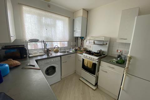 2 bedroom semi-detached house to rent, Frizlands Lane Dagenham RM10 7HL