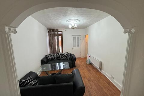 3 bedroom terraced house to rent, Sparsholt Road, Barking, Essex, IG11