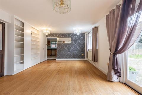 9 Hilly Field, Harlow, CM18 7HU