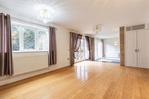9 Hilly Field, Harlow, CM18 7HU
