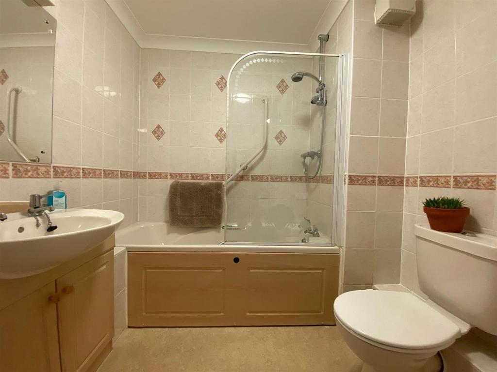 Bathroom.jpg