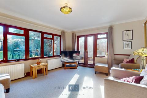 4 bedroom semi-detached house for sale, High Road, Chigwell IG7