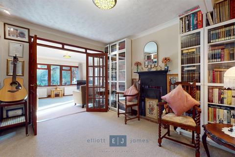 12 Forest Terrace, Chigwell, IG7 5BW
