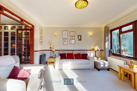 12 Forest Terrace, Chigwell, IG7 5BW