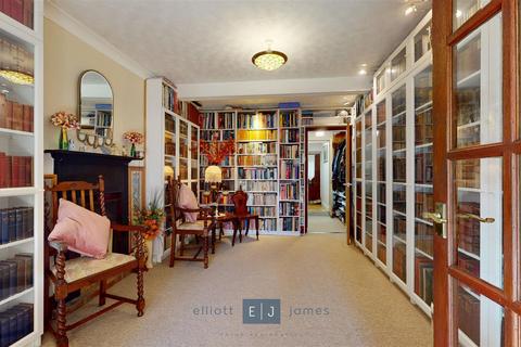 12 Forest Terrace, Chigwell, IG7 5BW