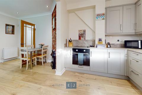 12 Forest Terrace, Chigwell, IG7 5BW
