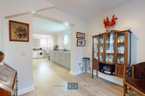 12 Forest Terrace, Chigwell, IG7 5BW