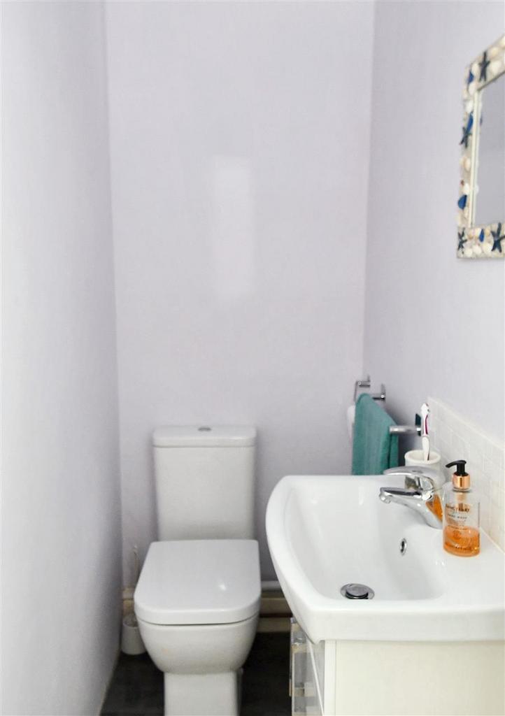 En suite cloakroom