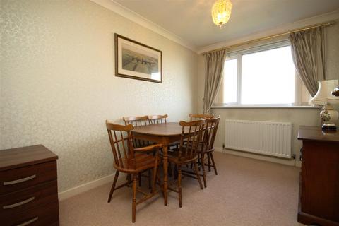 2 The Links, Featherstone, Pontefract, WF7 6NB
