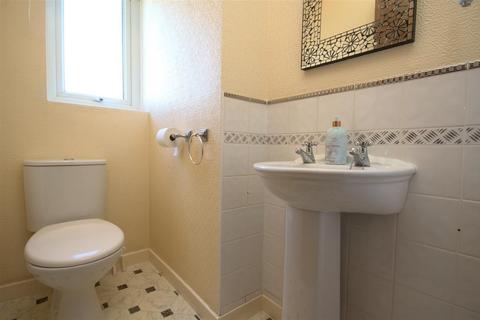 2 The Links, Featherstone, Pontefract, WF7 6NB