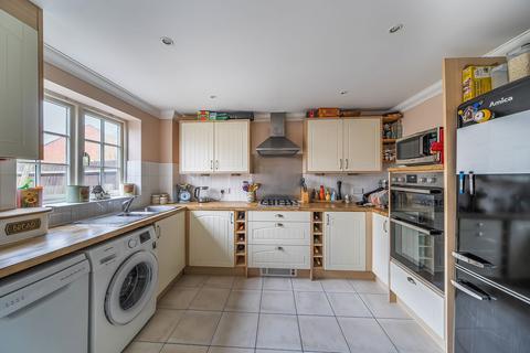 19 Chapel Walk, Coulsdon, CR5 1NZ