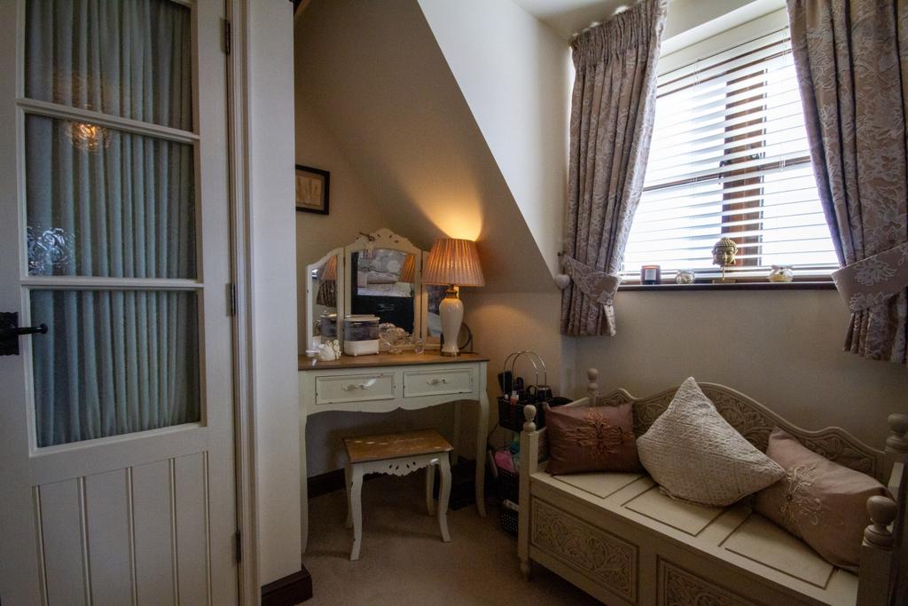 To Book A Viewing Call TPS Lostwithiel on 01208 87