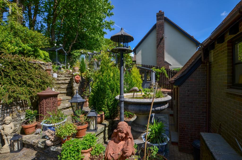 To Book A Viewing Call TPS Lostwithiel on 01208 87