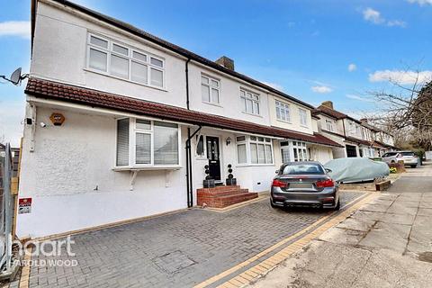 37 Woodstock Avenue, Romford, RM3 9NF