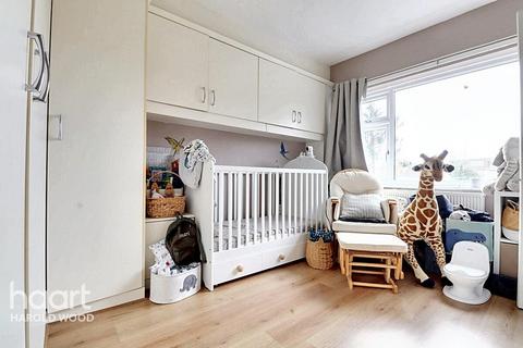 37 Woodstock Avenue, Romford, RM3 9NF