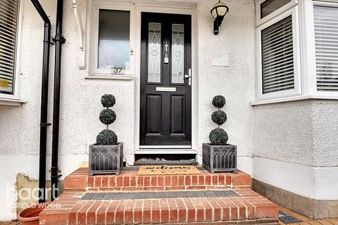 37 Woodstock Avenue, Romford, RM3 9NF