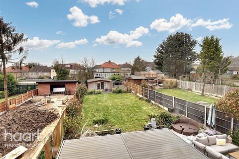 37 Woodstock Avenue, Romford, RM3 9NF