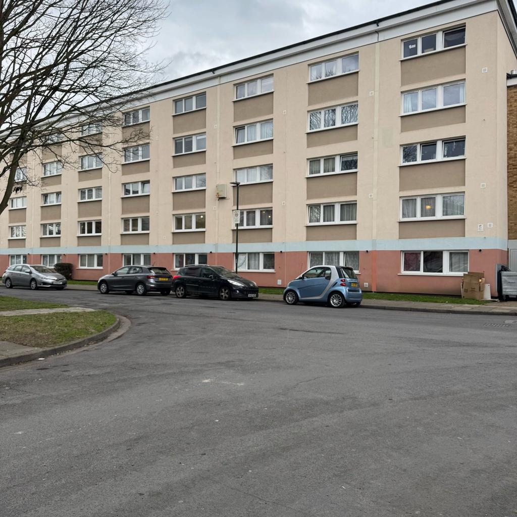 Three bedroom maisonette to rent