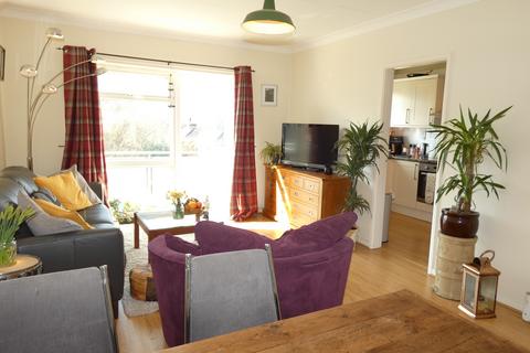 2 bedroom flat for sale, Woodlea Court, Leeds LS17