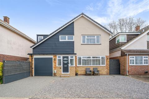 4 bedroom detached house for sale, Blenheim Gardens, Havant PO9