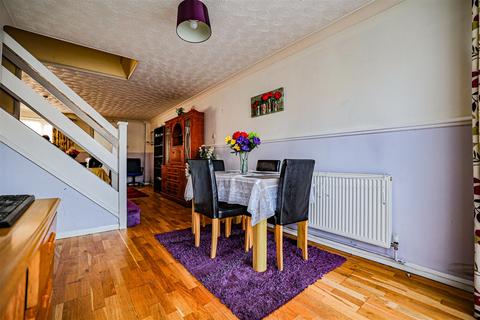 5 Haddon Close, Hemel Hempstead, HP3 8NE