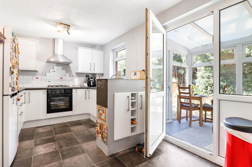 Kitchen/ Dining Room