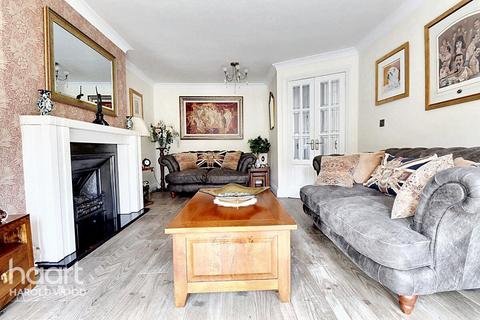 3, Hardy Court Penrith Road, Romford, RM3 9NS