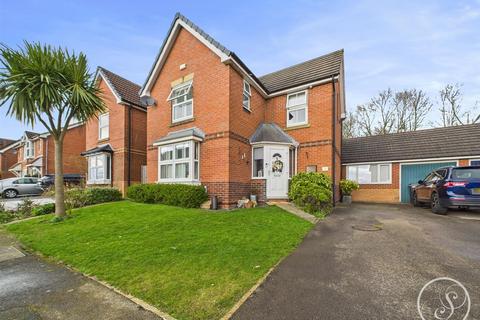 3 bedroom detached house for sale, Yew Tree Lane, Leeds