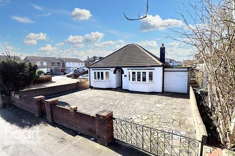 3 bedroom detached bungalow for sale, Straight Road, Harold Hill
