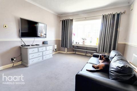 3 bedroom detached bungalow for sale, Straight Road, Harold Hill