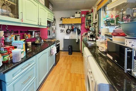9 Leafield Crescent, Bradford, BD2 3SG