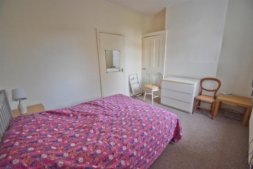 Bedroom 1.jpg