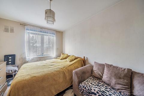 2 bedroom flat for sale, Cherington Road, Hanwell