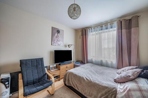 2 bedroom flat for sale, Cherington Road, Hanwell