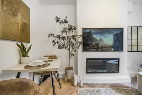 129 Stockwell Gardens, London, SW9 0SA
