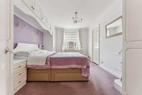 2 bedroom flat for sale, The Cloisters, High Street, Bushey