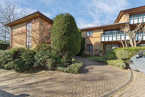 2 bedroom flat for sale, The Cloisters, High Street, Bushey