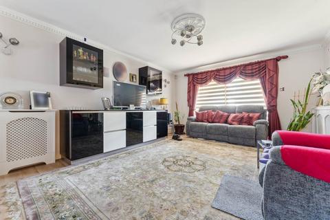 2 bedroom flat for sale, The Cloisters, High Street, Bushey
