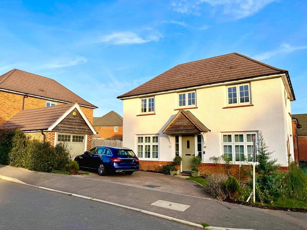 A SUPERB &amp; DETACHED FAMILY HOME.....
